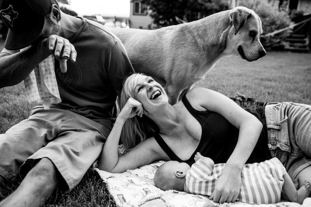 Victoria BC Family Photographer | family playing in park