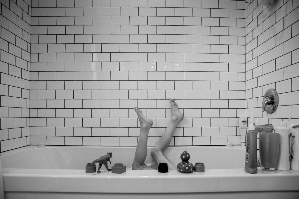 Victoria BC Family Photographer | Child upside down in tub