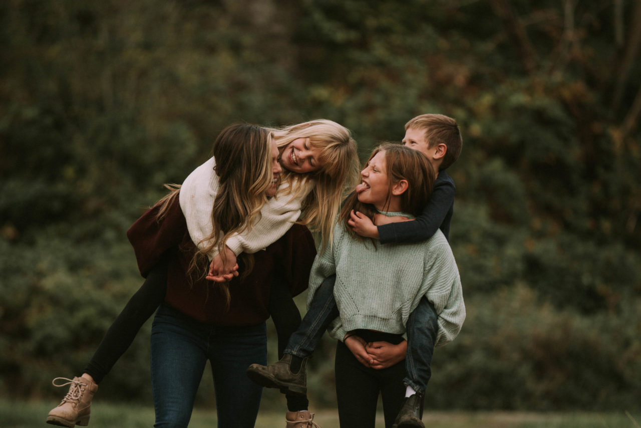 Victoria BC Family Photographer | family in the park at fall jingle pot